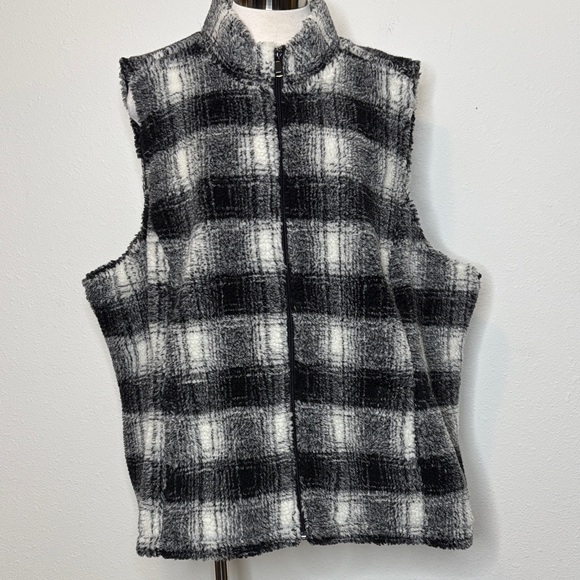 CJ Banks Jackets & Blazers - CJ Banks size 3X Black and White Plaid Vest